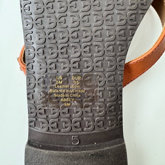 Sam Edelman flip flops. Never been worn. Size 5 - Picture 5 of 5